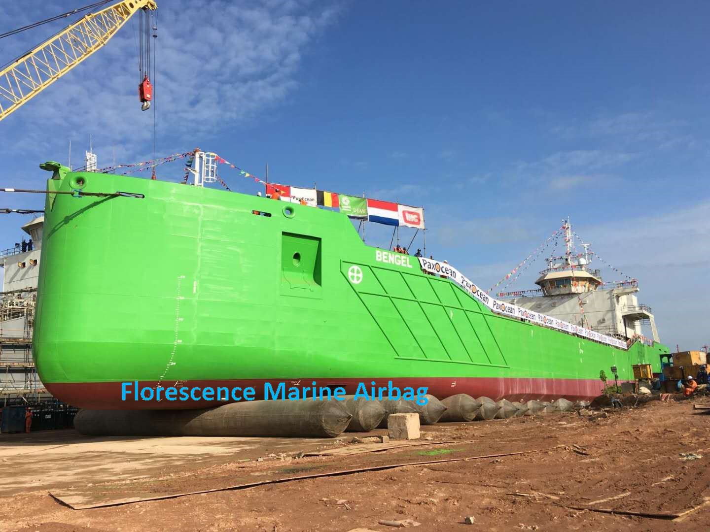 Airbags used for launching split hopper vessel_副本