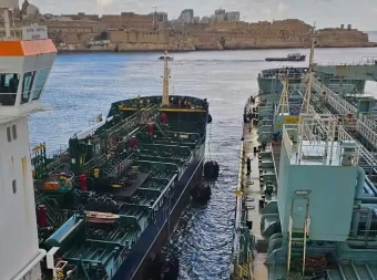 Florescence D2500L4000mm Pneumatic Fenders used for STS Operations in Malta
